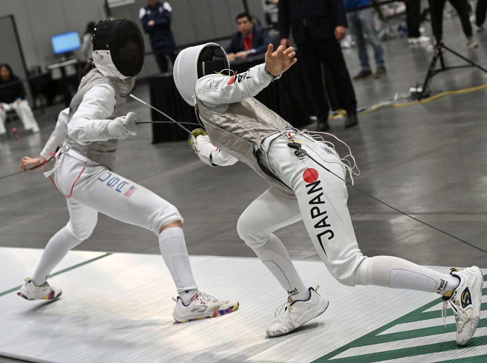 VALENZA PO SPORTSクリーム色のセーター40 The Science Behind Azza Fencing Shoes: Tech, Testing & Design